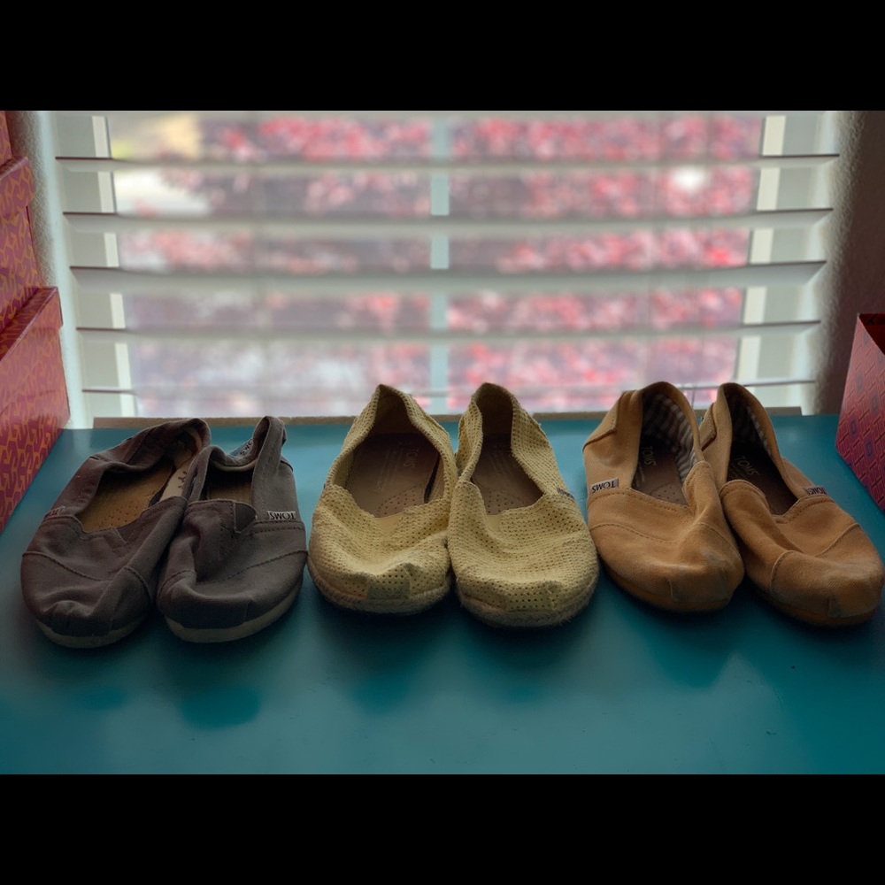 TOMS 3 pairs for the price of 1